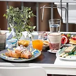 Opera Frühstückspension 3*